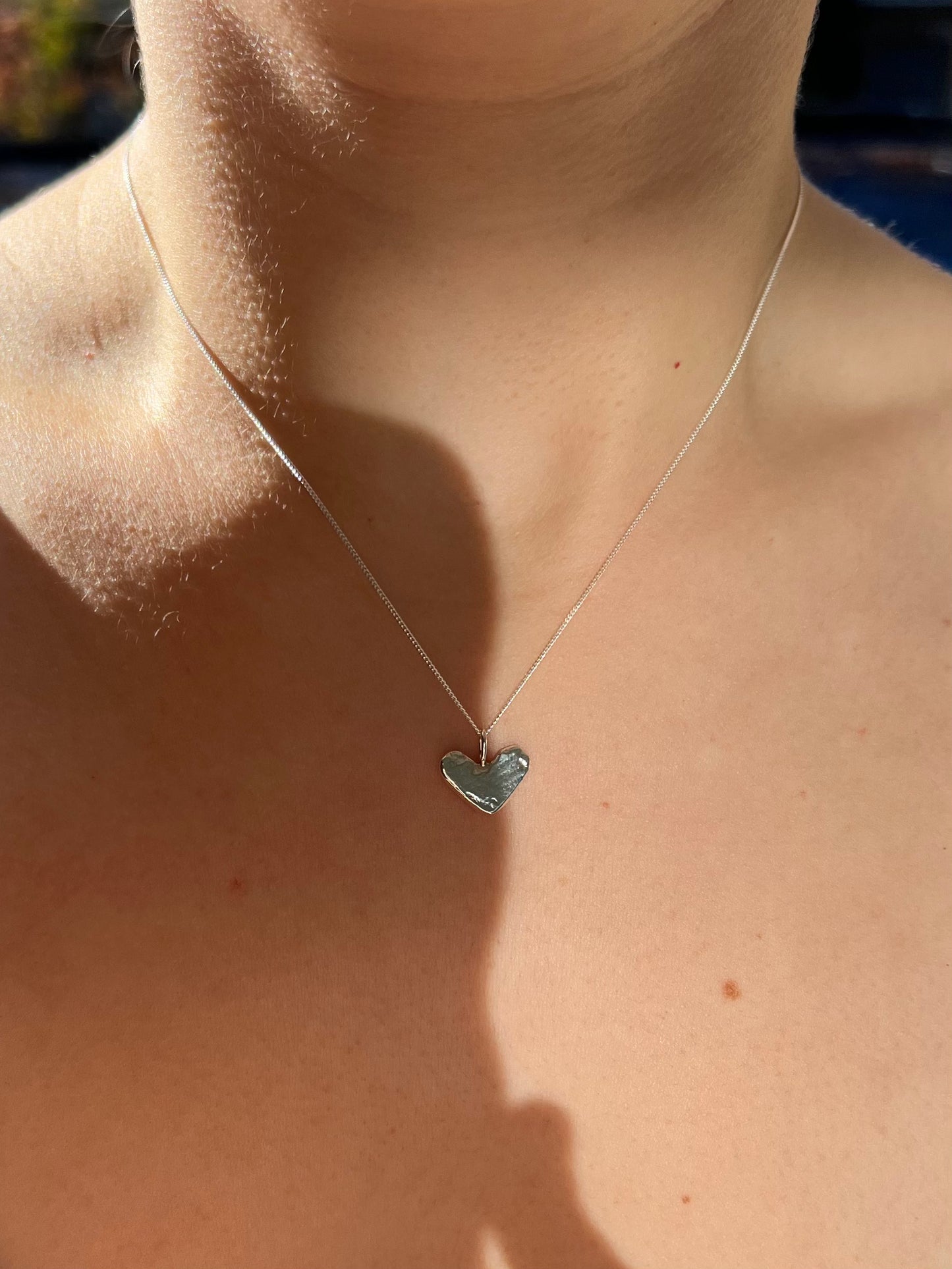 Herzkette aus recyceltem Silber geschmolzen