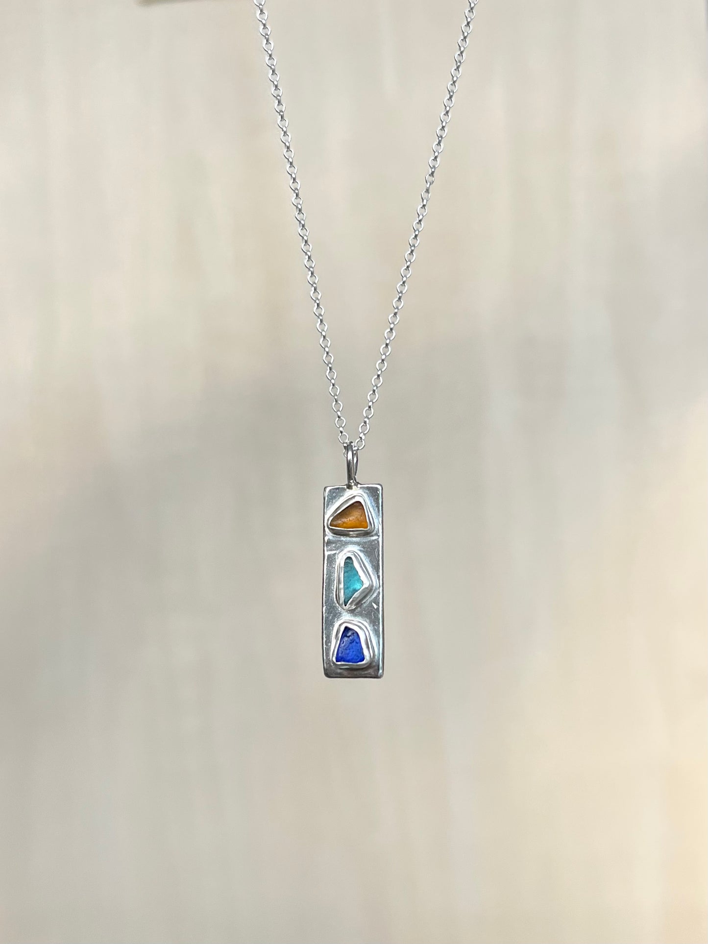 Dreifarbige Meerglaskette