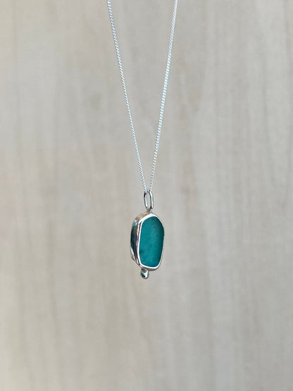 Petrol-colored Sea Glass Necklace in Silver