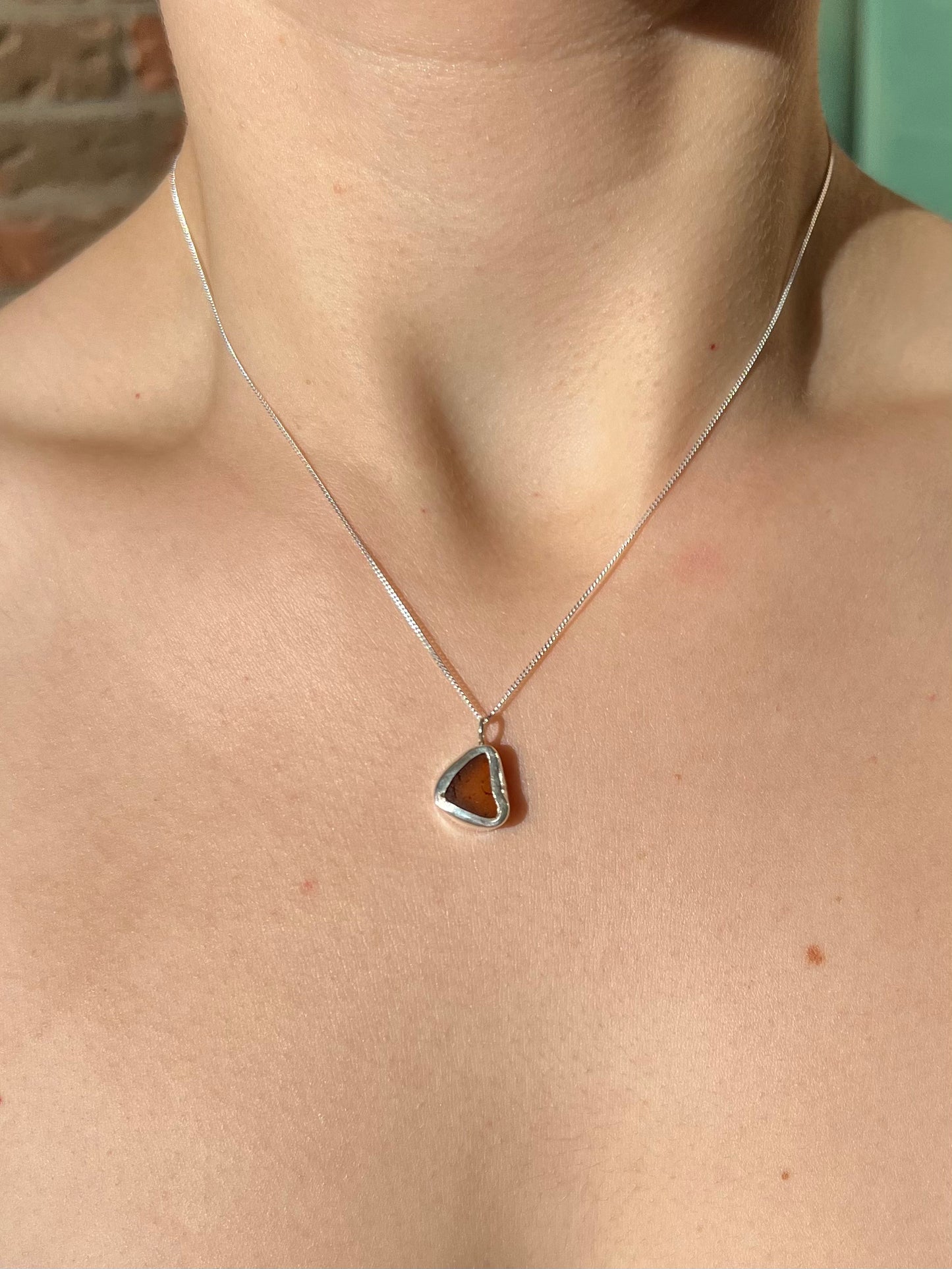 Braune Meerglas-Kette