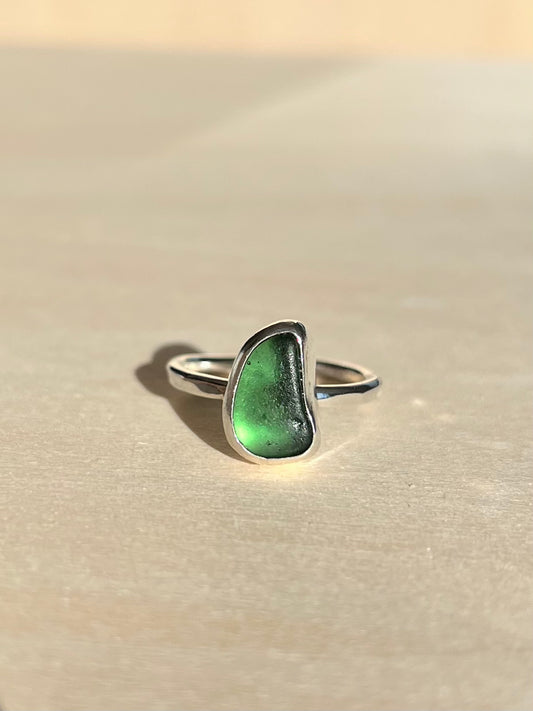Grüner Meerglas-Ring Größe 53/6,5