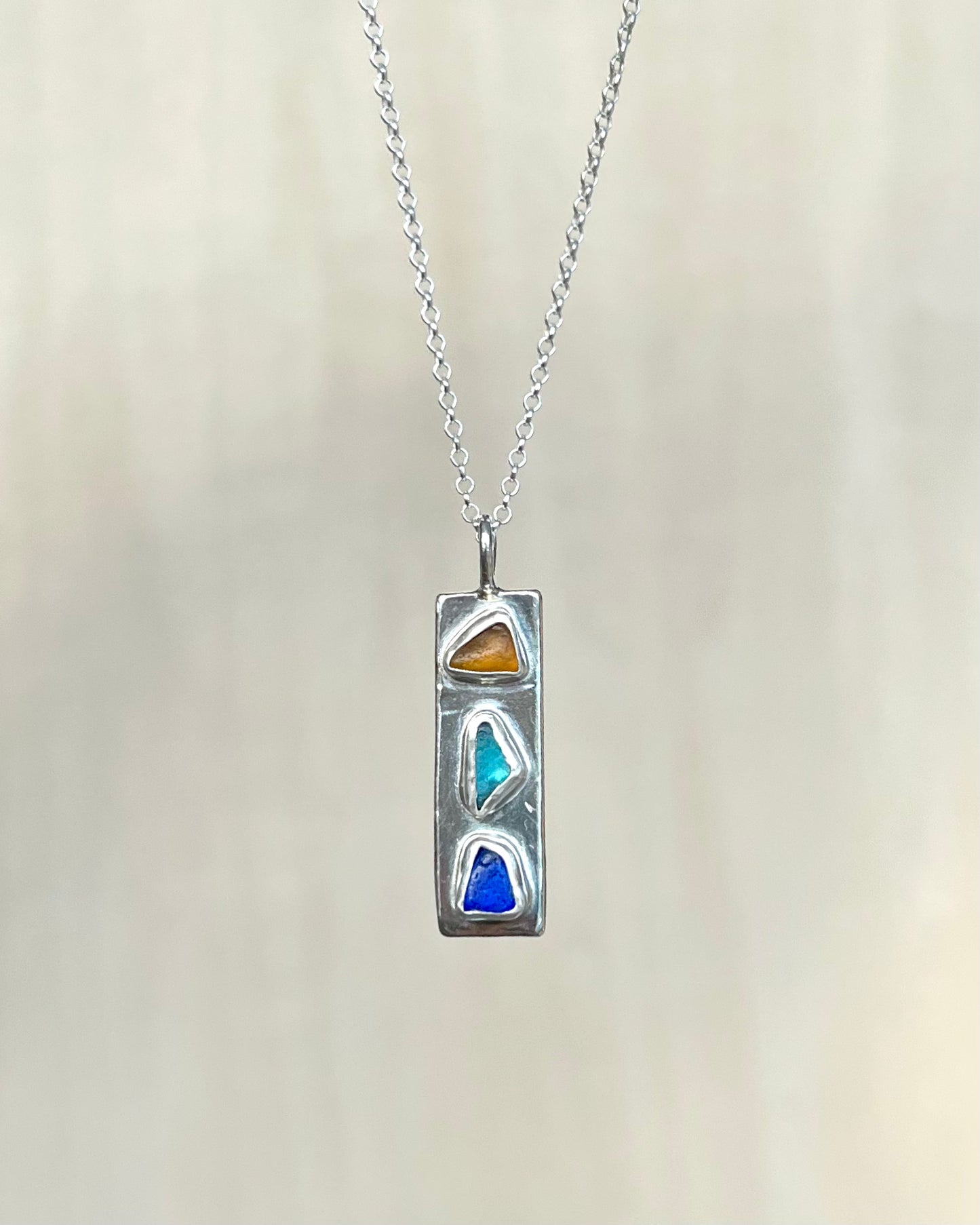 Dreifarbige Meerglaskette