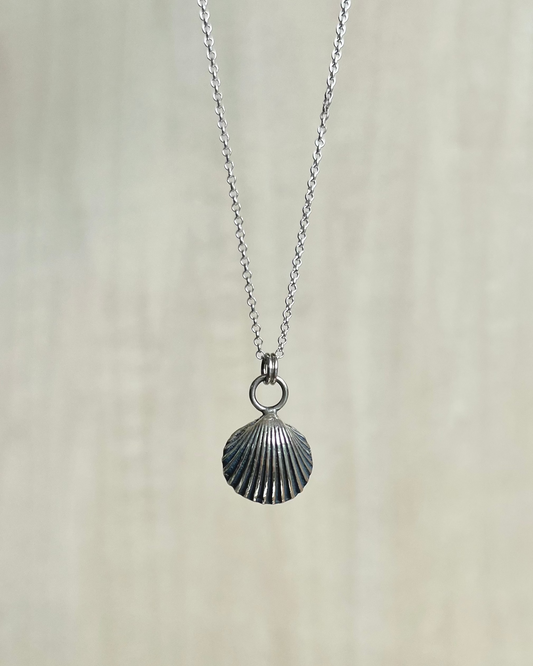 Chunky seashell necklace made of recycled silver (sand-cast)