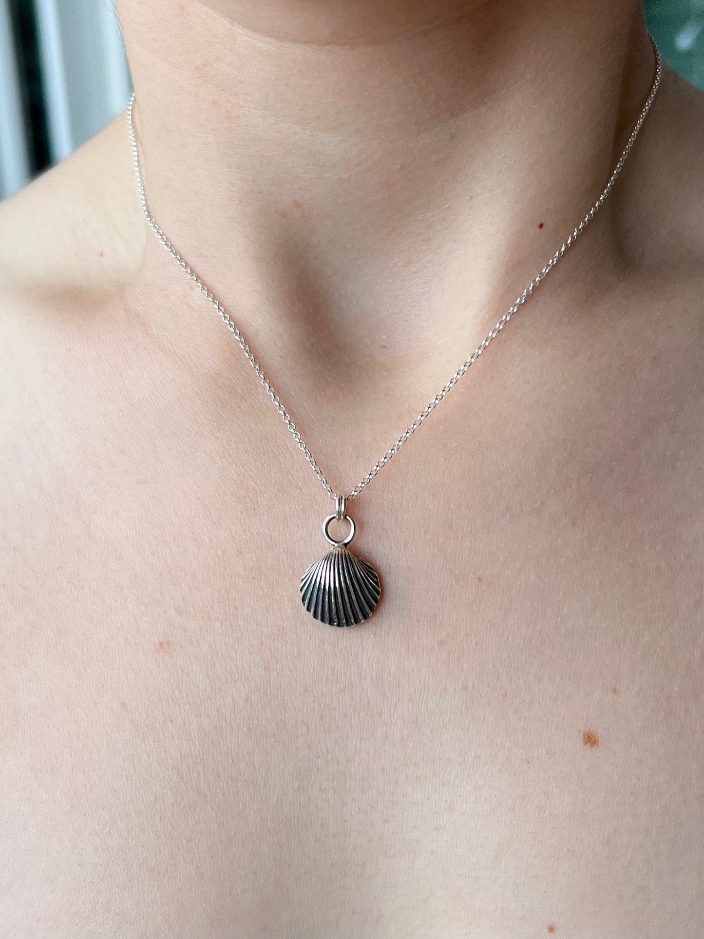 Massive Muschelkette aus recyceltem Silber (Sandguss)