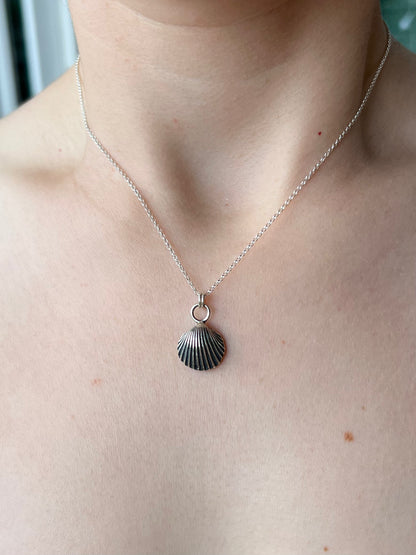 Massive Muschelkette aus recyceltem Silber (Sandguss)