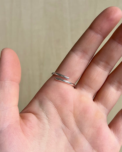 Hellblauer Meerglasring aus Silber