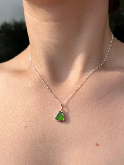 Grüne Meerglaskette aus Silber