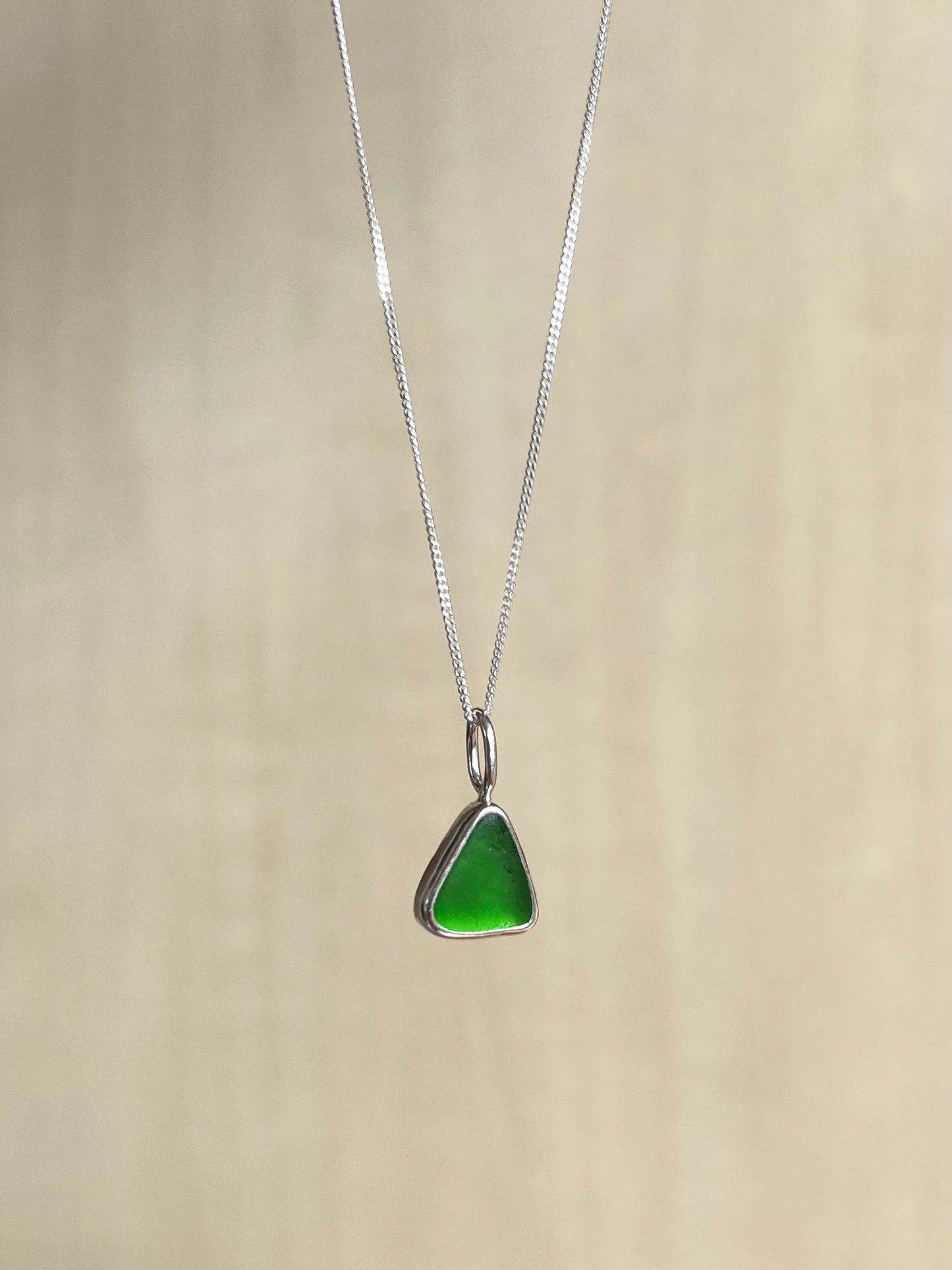 Grüne Meerglaskette aus Silber