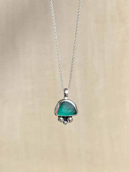 Petrol-colored sea glass necklace made of silver with embellishment
