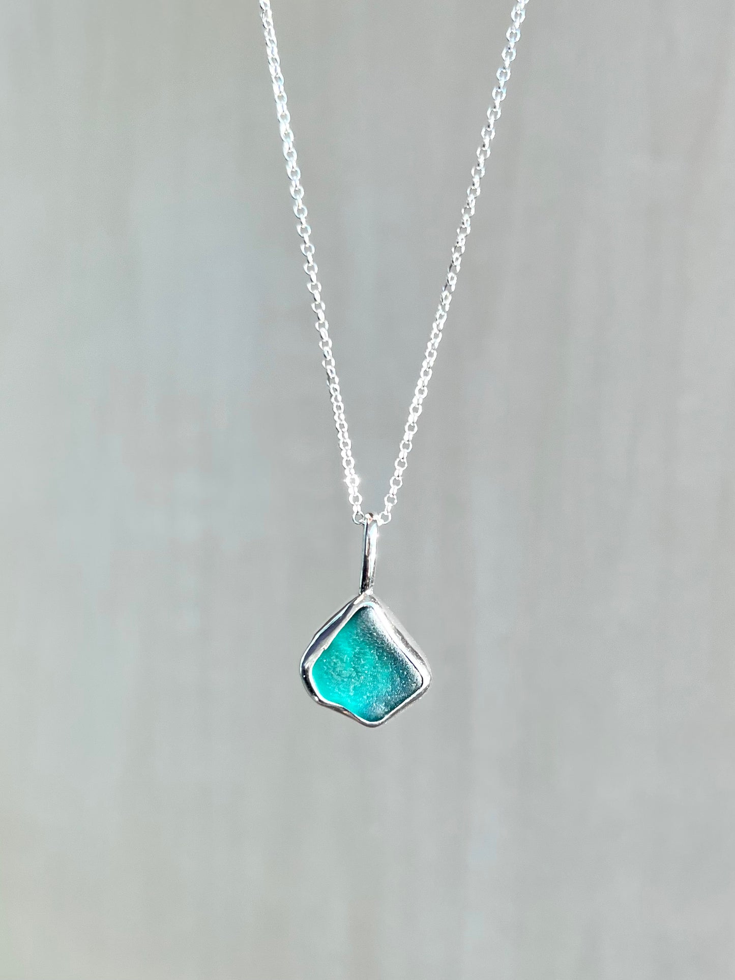 Petrolfarbene Meerglaskette