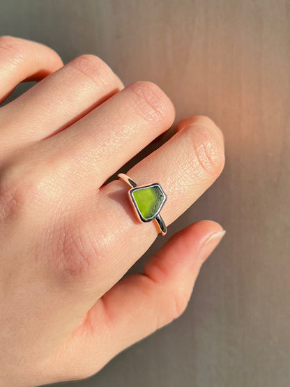 Olivgrüner Meerglasring Größe 56/7,5