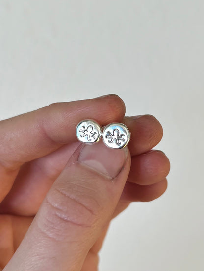 Oktopus-Ohrstecker aus recyceltem Silber