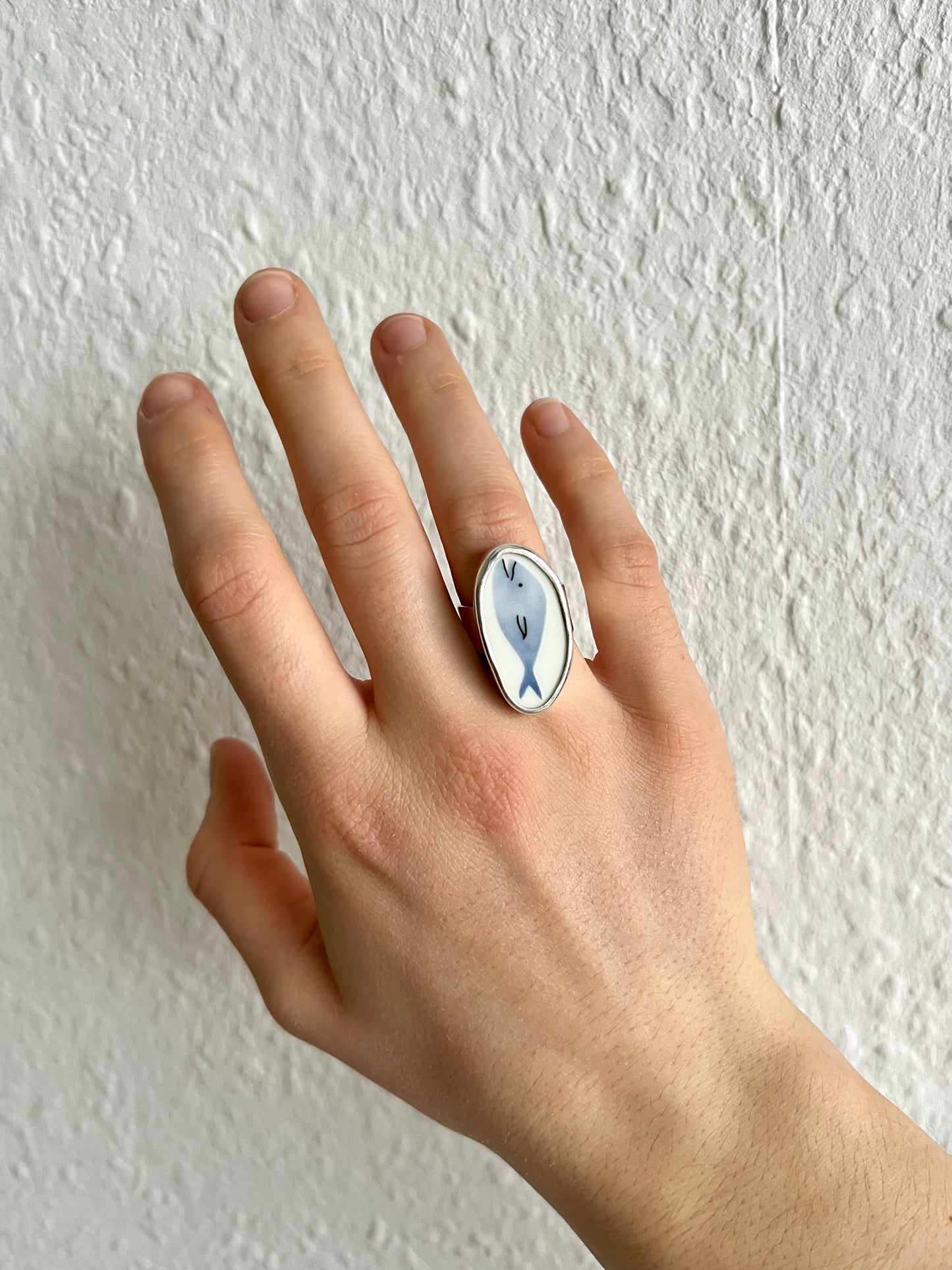 Fisch Statement-Ring / Keramikscherbe in Silber / (Größe 55,5/7,5)