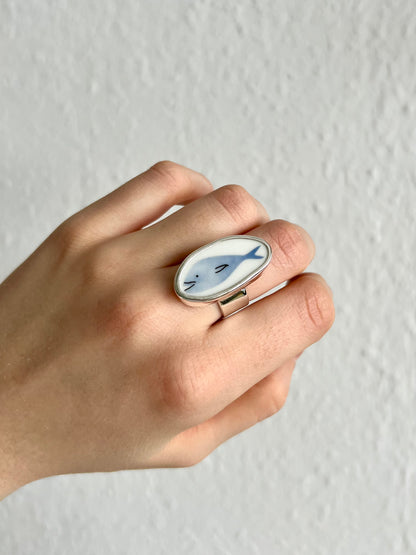 Fisch Statement-Ring / Keramikscherbe in Silber / (Größe 55,5/7,5)