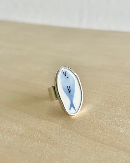 Fisch Statement-Ring / Keramikscherbe in Silber / (Größe 55,5/7,5)