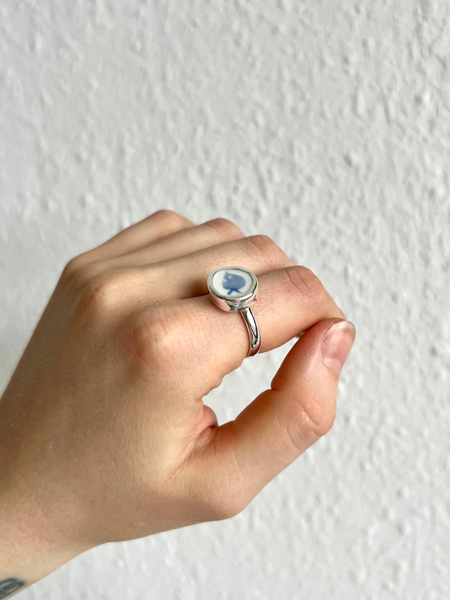 Fischring / Keramikscherbe in Silber / (Größe 56/7,5)