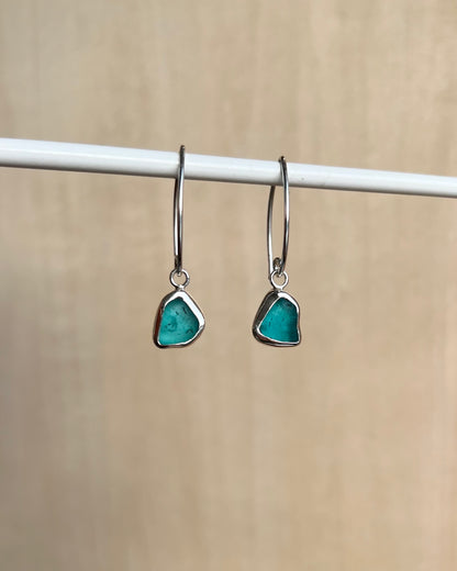 Hellblaue Meerglas-Ohrringe aus Silber