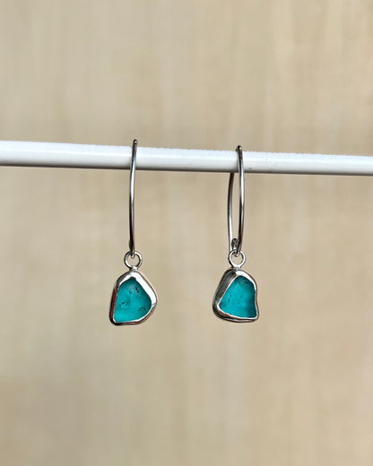 Hellblaue Meerglas-Ohrringe aus Silber