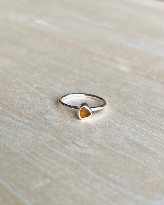 Orangebrauner filigraner Meerglasring aus Silber / Größe 50,5 (5,5)