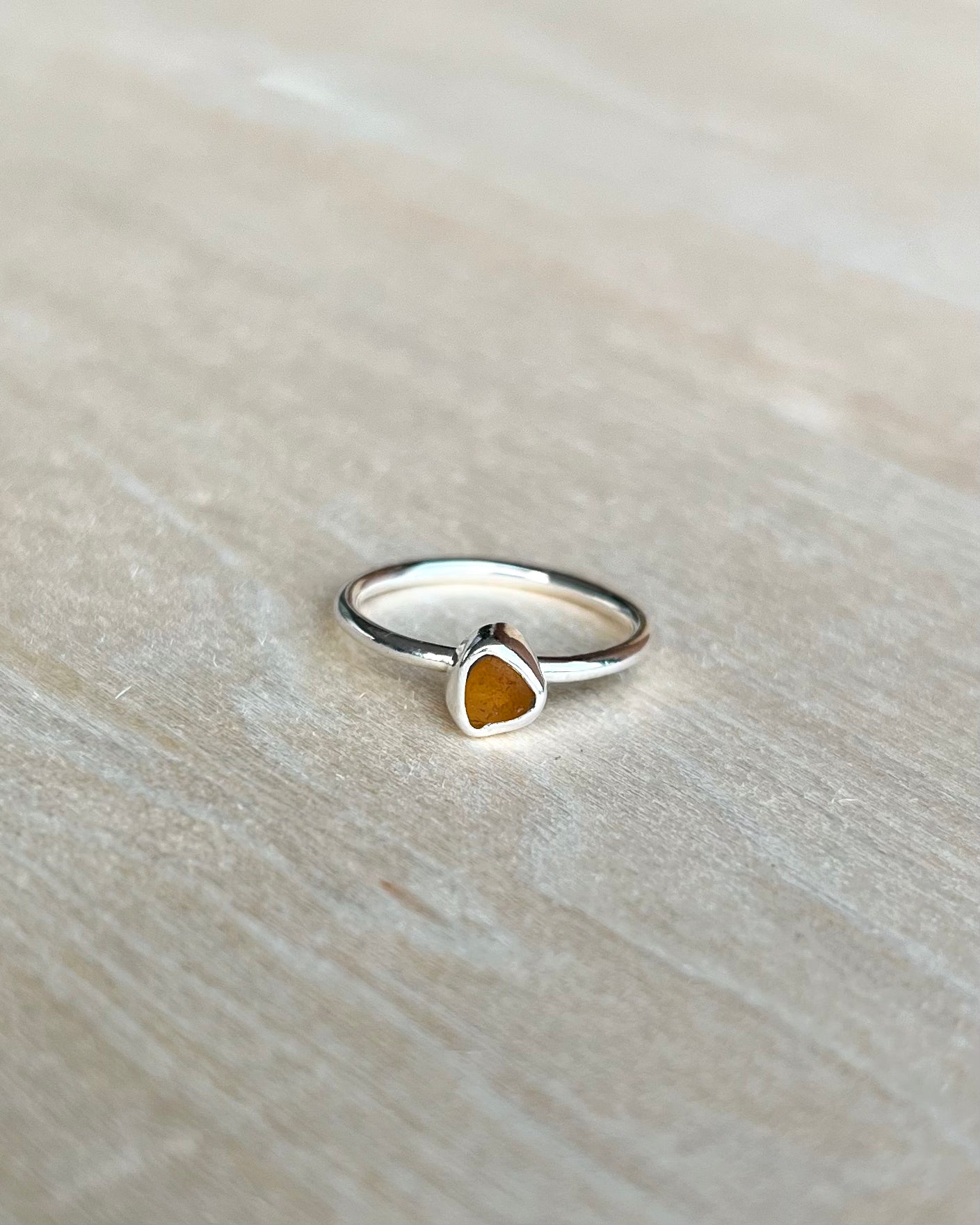 Orangebrauner filigraner Meerglasring aus Silber / Größe 50,5 (5,5)