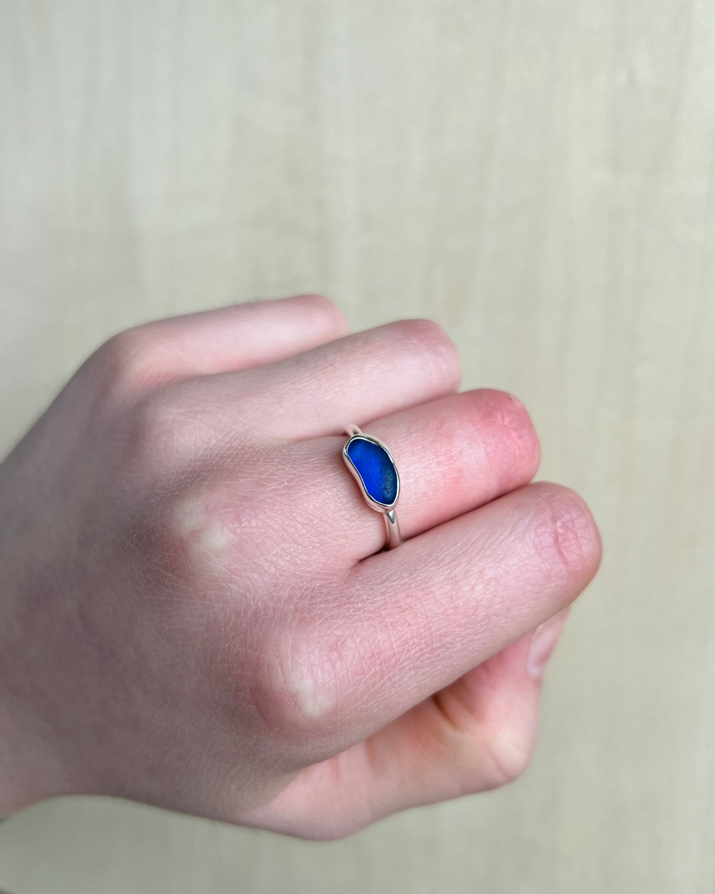 Kobaltblauer Meerglasring aus Silber / Größe 53,5 (6,5)
