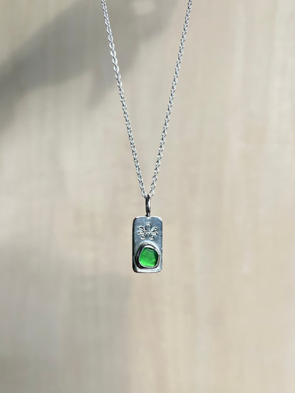 Grüne Meerglaskette aus Silber mit Oktopus
