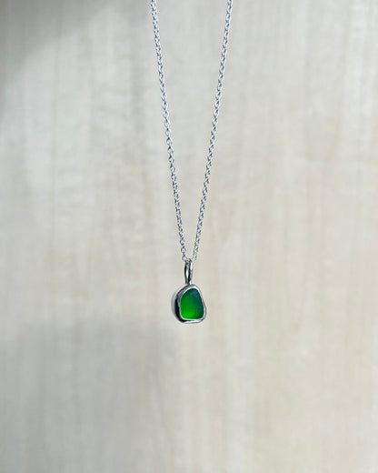 Grüne Meerglaskette aus Silber