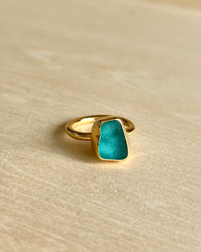 Hellblauer Meerglas Ring aus Silber, VERGOLDET / Größe 55 (7)