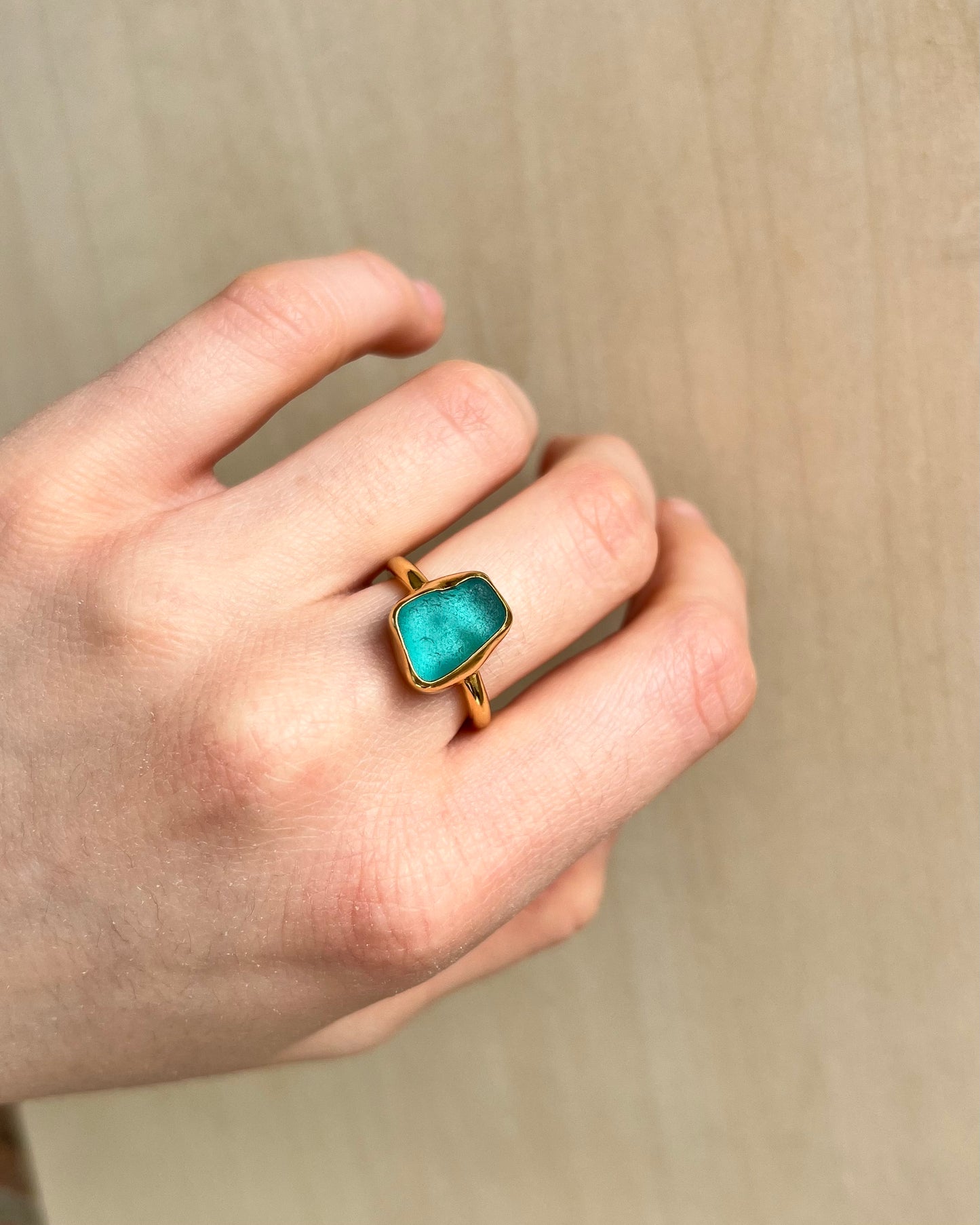 Hellblauer Meerglas Ring aus Silber, VERGOLDET / Größe 55 (7)