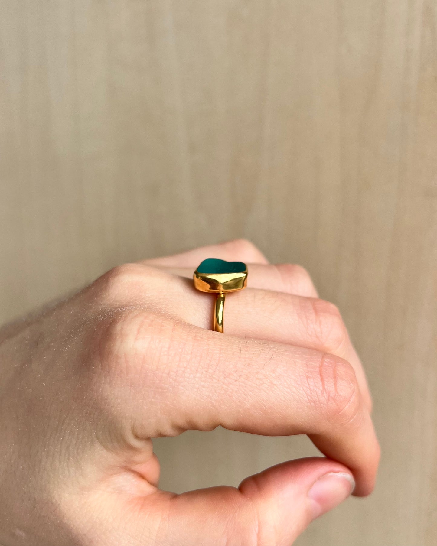 Hellblauer Meerglas Ring aus Silber, VERGOLDET / Größe 55 (7)