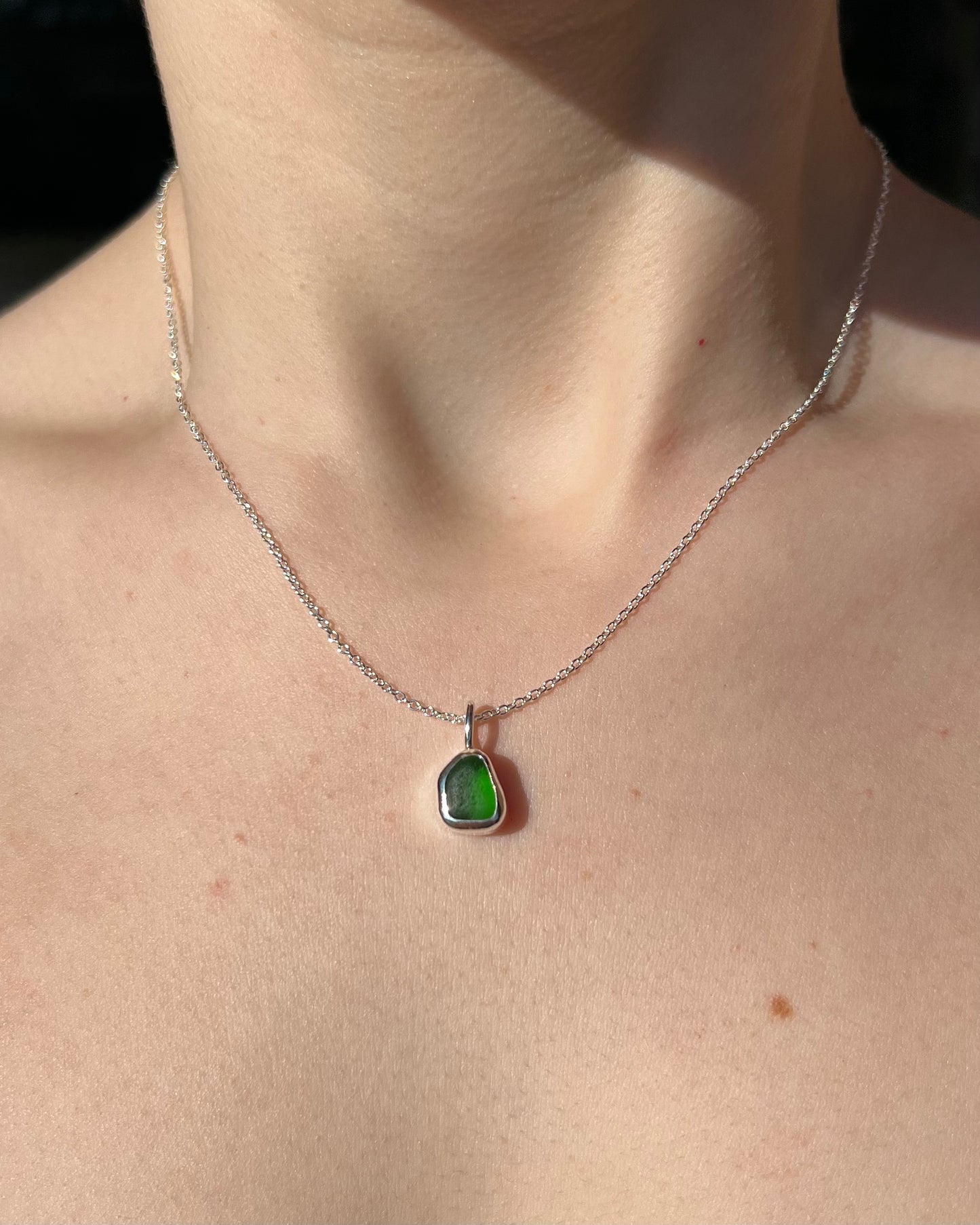 Grüne Meerglaskette aus Silber