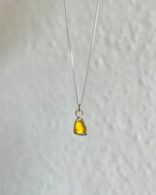 Strahlend gelbe Meerglaskette aus Silber (SELTEN)