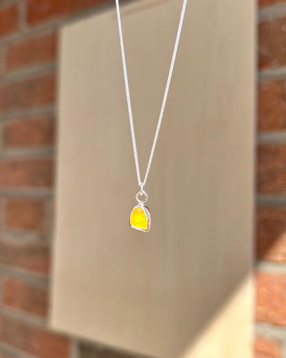 Strahlend gelbe Meerglaskette aus Silber (SELTEN)