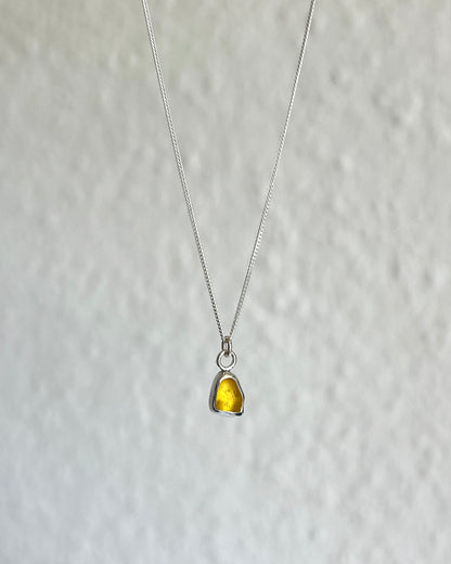 Strahlend gelbe Meerglaskette aus Silber (SELTEN)