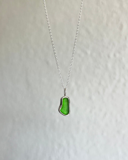 Grüne Meerglaskette aus Silber