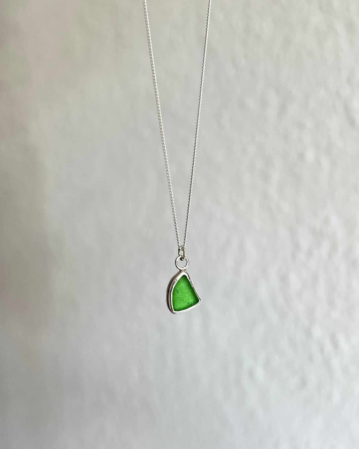 Grüne Meerglaskette aus Silber