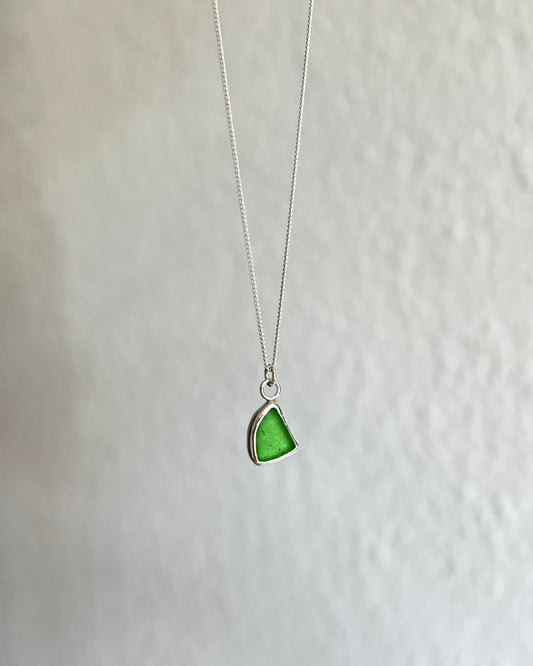 Grüne Meerglaskette aus Silber