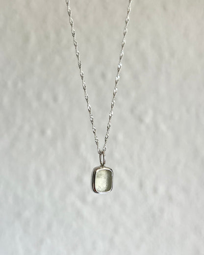 Weiße Meerglaskette aus Silber