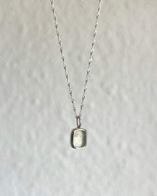 Weiße Meerglaskette aus Silber