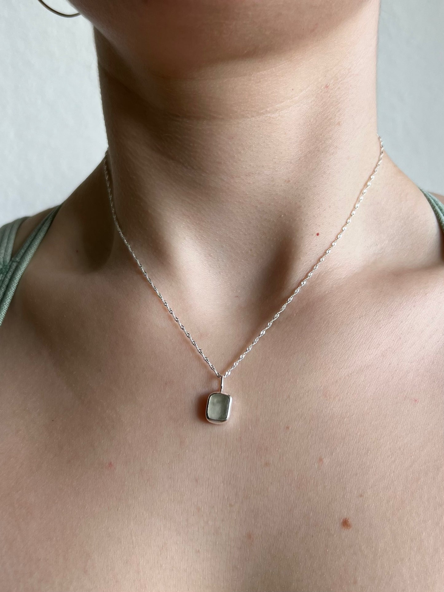 Weiße Meerglaskette aus Silber
