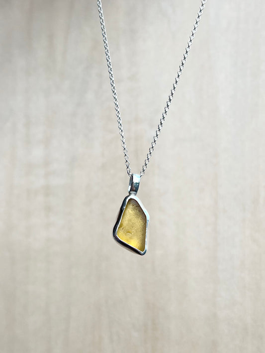 Gelbe Meerglas-Kette