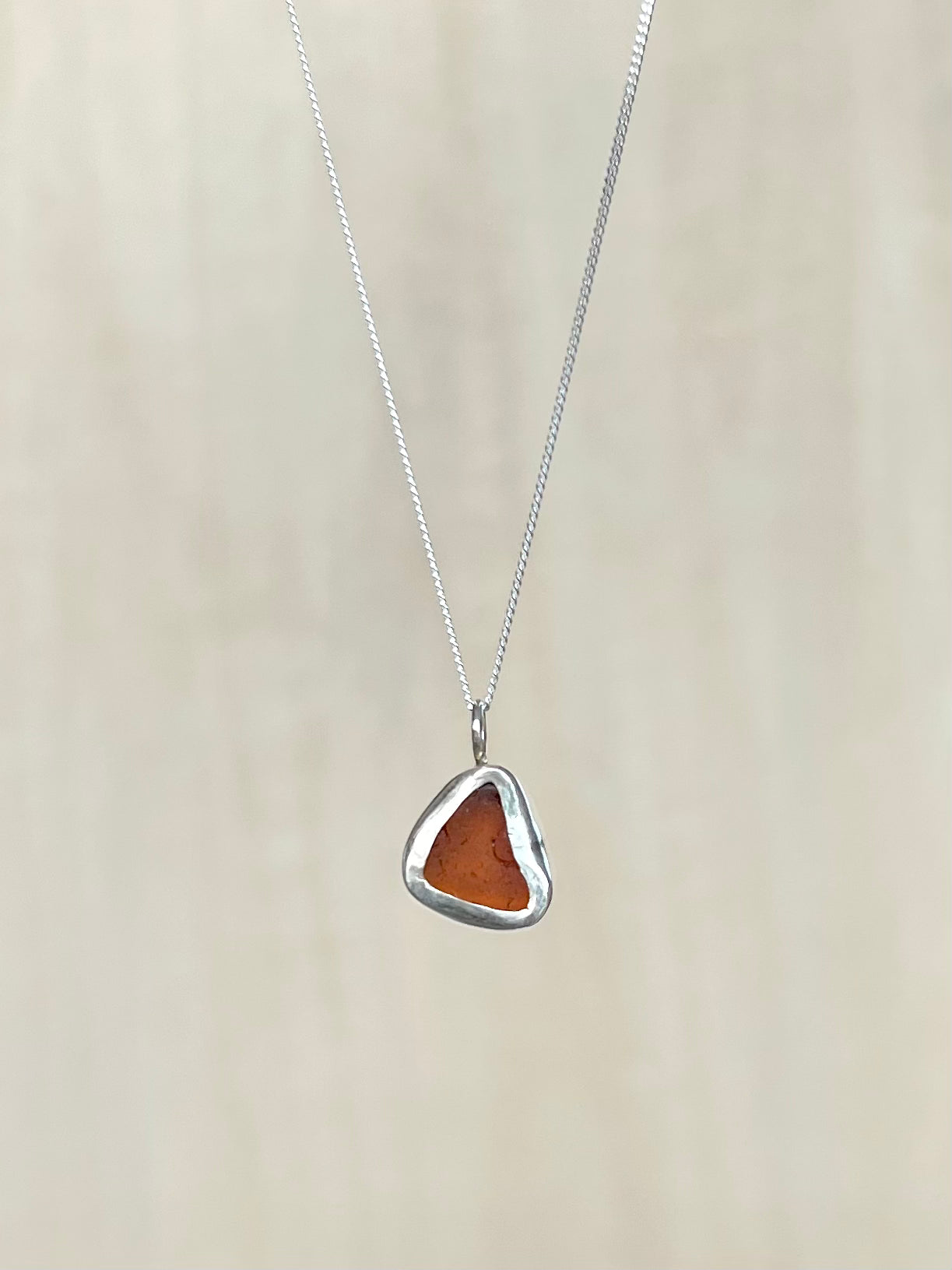 Braune Meerglas-Kette