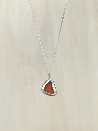 Braune Meerglas-Kette