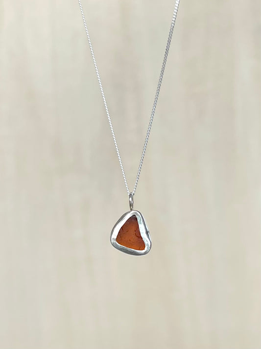 Braune Meerglas-Kette