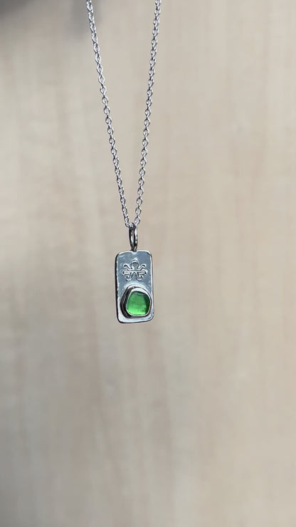 Grüne Meerglaskette aus Silber mit Oktopus